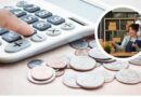 Imagem de uma calculadora e algumas moedas dando a ideia de pouco dinheiro. Em círculo a imagem de uma pessoa empreendendo em um pequeno negócio.