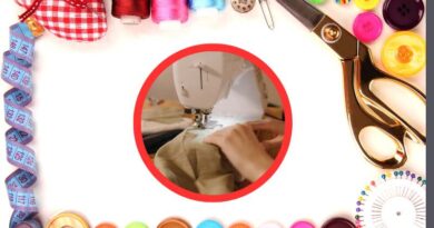 Imagem de um ateliê de costura e em destaque uma pessoa em uma máquina de costura, dentro da temático do artigo ganhar dinheiro com conserto de roupas.